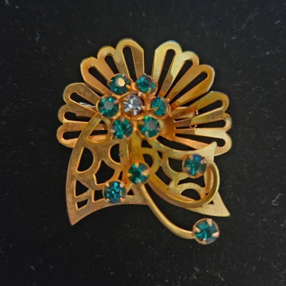 Vintage Gold Flower Green Rhinestone Brooch Pin